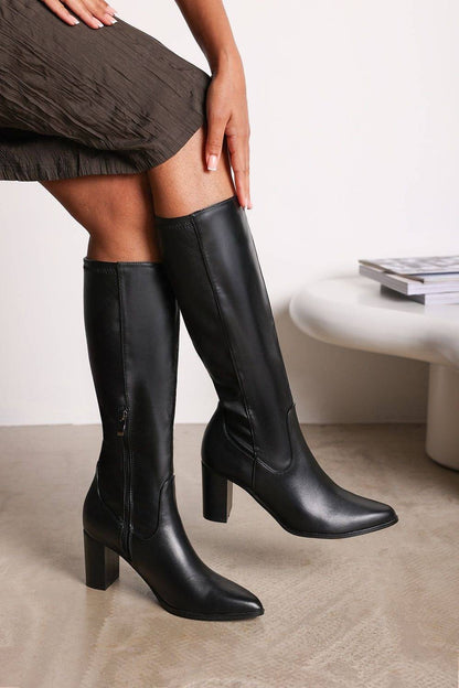 BLACK KNEE HIGH HEELED BOOT